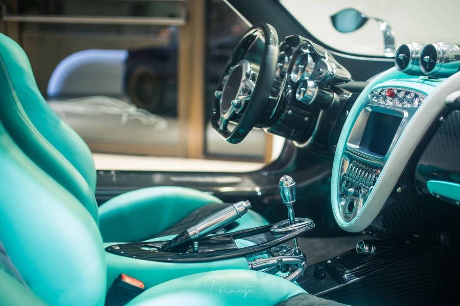 Интерьер Pagani Huayra Purple Carbon Dinastia 2016 года  (фото 4 из 8)
